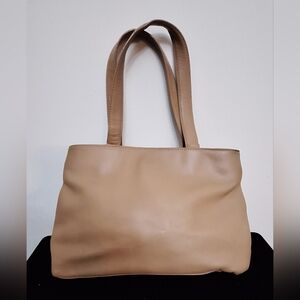 LORD & TAYLOR TAN VEGAN LEATHER HANDBAG -PRELOVED CONDITION.